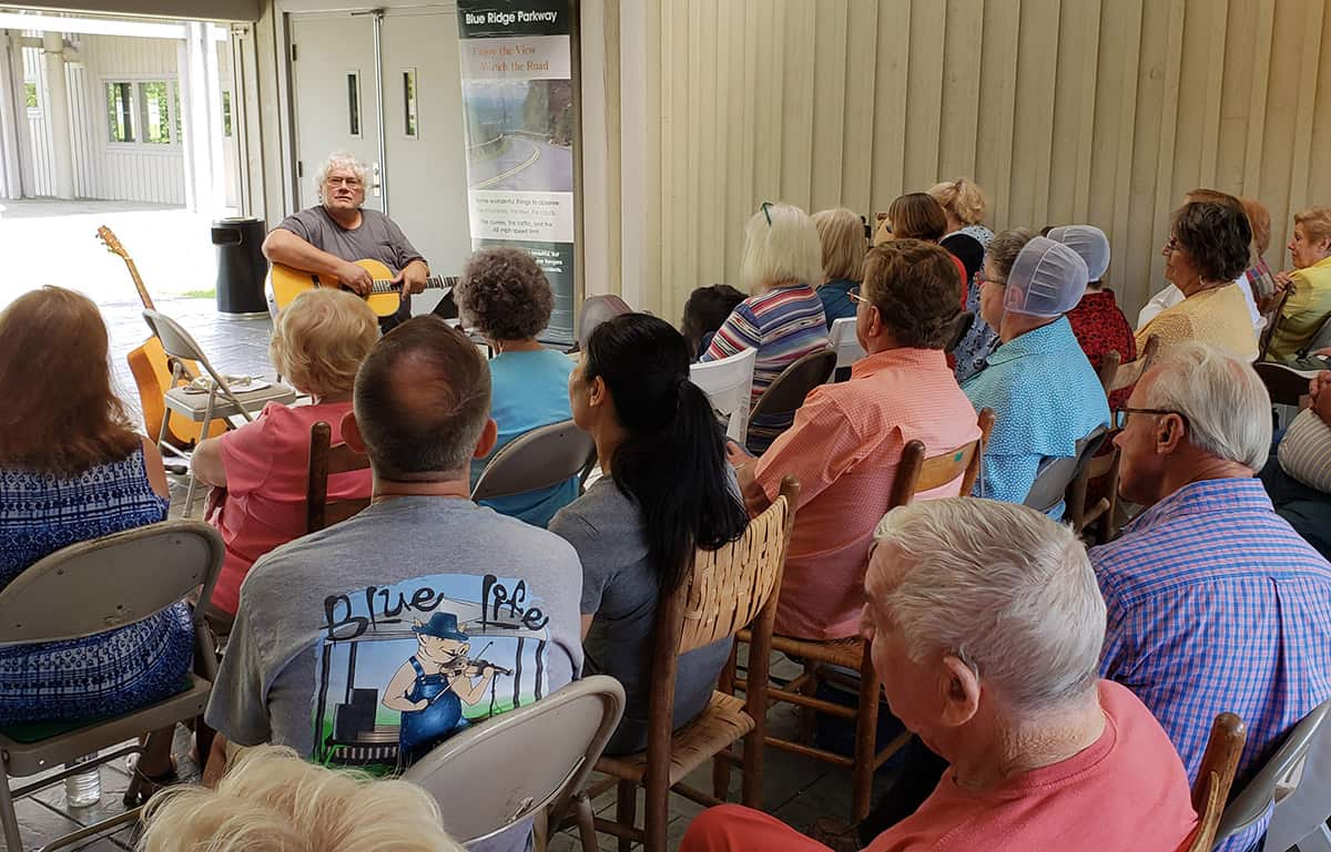 Ron Ireland - midday music 2 Ron Ireland performs at Midday Music